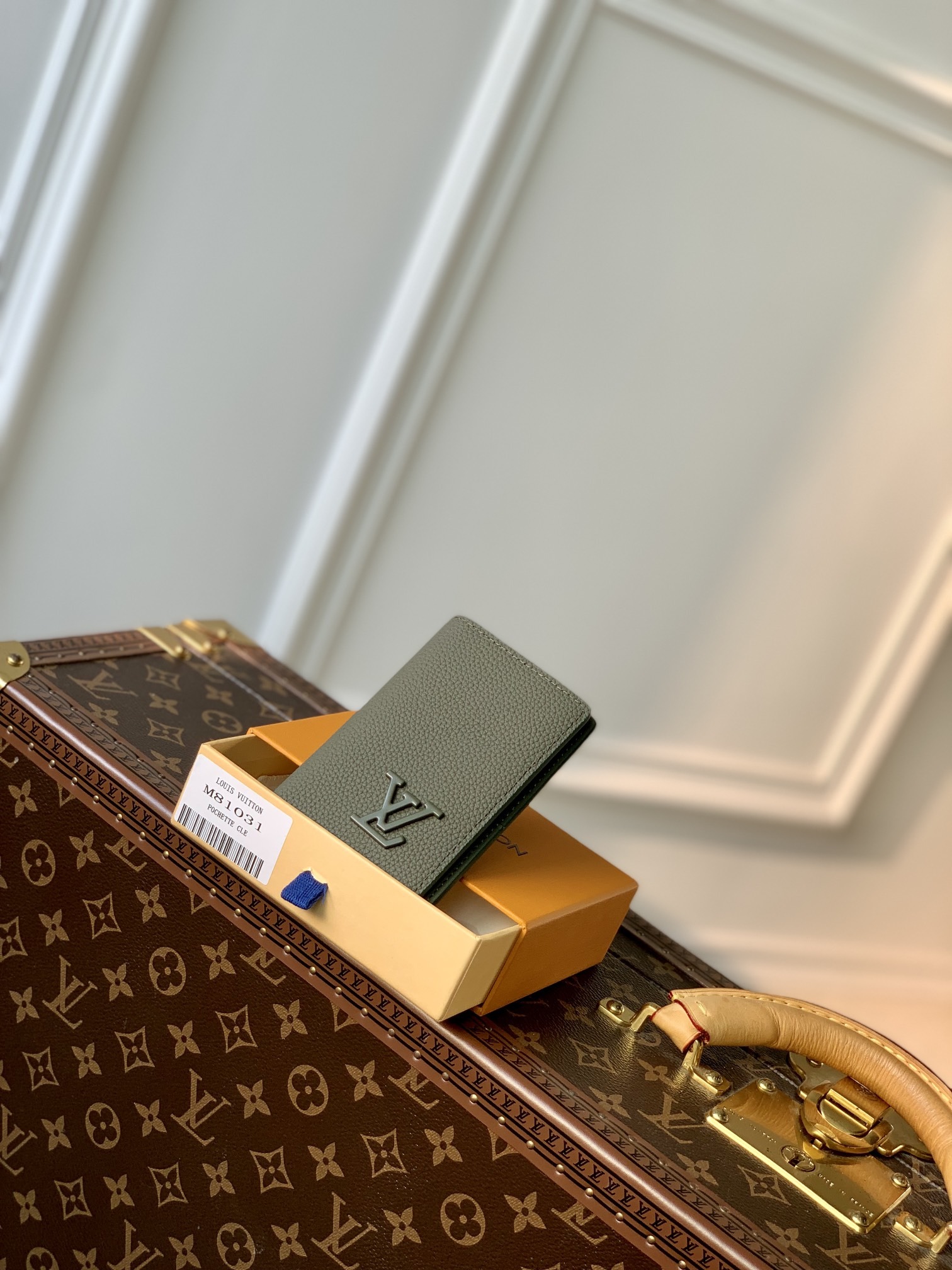 Louis Vuitton Aerogram W